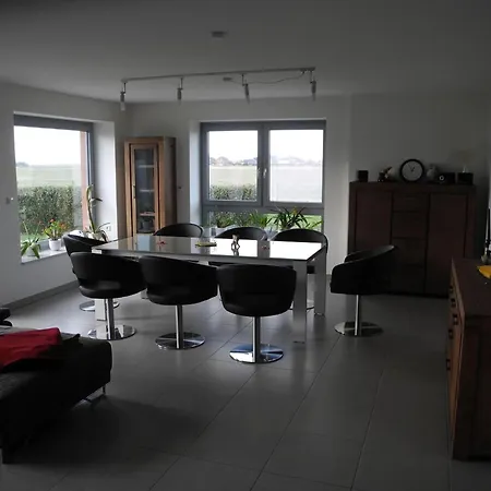 Geraeumiges Mit Garten Und Weitblick בית נופש