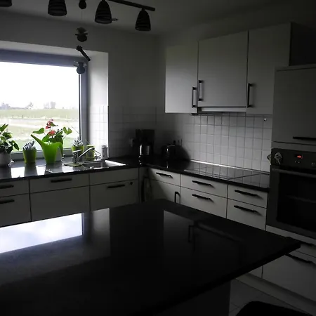 Geraeumiges Mit Garten Und Weitblick בית נופש