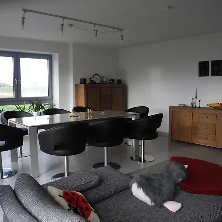 בית נופש Geraeumiges Mit Garten Und Weitblick